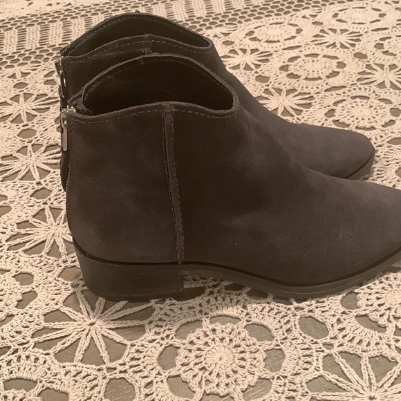 NWOB DOLCE VITA ANKLE BOOTIES SIZE 7 - Picture 2 of 7
